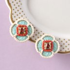 作品刺繍フラワー jewelry square design ライトブルー×パパラチア (刺繍ピアス/刺繍イヤリング/花/花モチーフ/ビーズ刺繍)