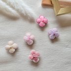 作品ビーズと刺繍のお花ヘアゴム❁⃘*.ﾟ