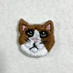 作品はちわれねこ No.2／ 刺繍ブローチ(小)