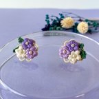 作品刺繍糸で編んだ小さなお花とタティングレースピアス(パープル)