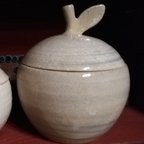 作品北欧風な陶器のりんごの小物入れ(中)