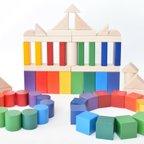 作品ヨーロッパ玩具のような虹色の、日本製の積み木！色彩豊かな「郡上八幡のグラデーション積み木60ピース」