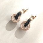 作品モード系ダブルリングピアス＆イヤリング　(ブラック×ベージュ)リボン素材/リボンでつくったアクセサリー