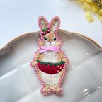 作品苺のおパンツうさちゃん　刺繍ブローチ　キーホルダー