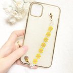 作品♡NEW♡ 黄色い お花 が 並んで 可愛い ♡ キーリングハンガー スマホチェーン ！ 貼るだけ ☆ 強力な 両面テープ で 貼り付ける タイプなので iPhone も Android もOK♪