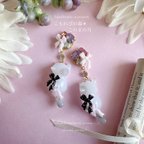 作品【ダブルリボンにゃんこ𓍯ピアス/イヤリング-ピンク-】ハンドメイド　アクセサリー　猫　ねこ　動物　アニマル　レジン　ビジュー　キラキラ　春夏　秋冬　大人可愛い　おしゃれ　個性的　ガーリー　