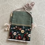 作品インド刺繍リボンのスマホショルダー