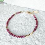 作品《1月誕生石　ガーネット》　アシンメトリーブレスレット　14Kgf garnet bracelet