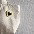 作品つぶつぶビーズ刺繍のハートブローチ  キャビア