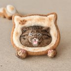 作品 《受注制作》猫型食パンにハマったキジトラ猫さんブローチ🐾