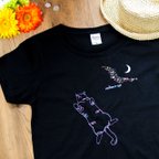 作品へそ天猫と星空の刺繍Tシャツ／黒／半袖
