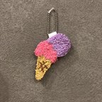 作品アイスクリームの刺繍キーホルダー