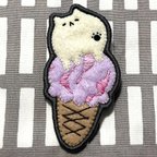 作品溶けねこアイスクリームの刺繍ブローチ