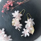 作品枝垂れ桜の春色ピアス(チタン/イヤリング/ノンホールピアス)：布花 春 さくら サクラ ウェディング 結婚式 ブライダル  ゆらゆら 揺れる