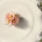 作品ほんのりピンクの桜の帯留め・ブローチ（2way）　母の日　桃色　透明 仕上げ金具をポニーフック金具に変更可能