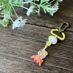 作品縁起の良いめのう金魚キーホルダー：イエロー - Carnelian Goldfish Keychain