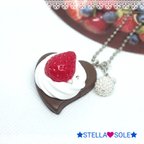 作品《SALE》プチチャーム付き♡いちご生クリームチョコレートのバッグチャーム！ フェイクスイーツ