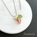 作品宝石いちごの白い花🍓【ピンク】ネックレス