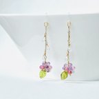 作品【値下げしました！】紫陽花と雨粒のピアス（e-087）