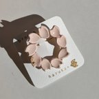 作品（陶土）桜の花びらのリースブローチ