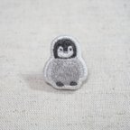 作品赤ちゃんペンギンの手刺繍ブローチ