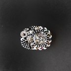 作品Antique Silver Beads Reunion イタリアボタンつき　オーバル型ビーズ刺繍ブローチ　