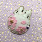 作品4月【桜】太っちょネコさんの歳時記(ニャイジキ)  フェルト　ブローチ　受注製作