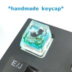 作品自作キーキャップ　黒い金魚　キートップ　金魚鉢　keycap 夏　クリアカラー