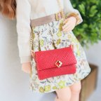 作品𖤣𖥧𖥣𖡡𖥧𖤣赤いショルダーバッグ｜リカちゃんサイズのバッグ ｜22センチドール用｜ミニチュアバッグ・かばん・鞄