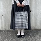 作品おしゃれ♪万能ブラックチェック　A4ﾏﾁ付きビニコトートbag　(B23)