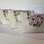 作品冬花の刺繍ポーチ(アイボリーにモスグリーン