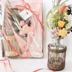 作品ドライフラワーブーケ 3色からの選べる♪ラタンのフラワーベース付（ブラウン）ギフトセット【母の日ギフトセット、引越し祝い、記念日、お祝いのプレゼント】スワッグとしても飾れる花束アレンジメントと花瓶