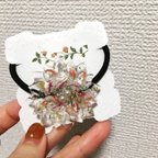 作品花びらを閉じ込めたフラワーヘアゴム