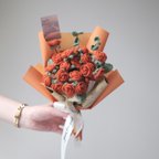 作品【枯れない花束/枯れない愛】ハンドメイド 花束 かぎ針編み ローゼ バラ薔薇 オレンジ 6本「あなたに夢中」24朶