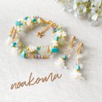 作品noakoma ＊ sea - white coral 3連 ブレスレット + イヤリングセット ＊ アレルギー対応 イヤリング ＊ 天然石 珊瑚 細石 チェコ ガラス 誕生日 プレゼント 贈り物 海