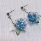 作品ゆれる青い薔薇　ピアス　イヤリング