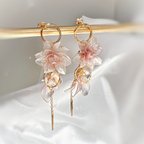 作品春色のダリア フープピアス/イヤリング ディップアート アメリカンフラワー ワイヤー 結婚式 ブライダル ウェディング ピンク パール ビーズ レジン お花 チェーン じゃらじゃら ベビーピンク