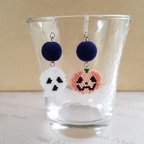 作品🎃ハロウィンお化け×カボチャ👻デリカビーズピアス(ネイビーベロア玉)