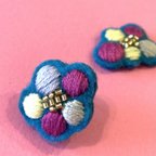 作品刺繍ピアス ＊colorful flower＊ピンク【アレルギー対応・パーツ変更可】