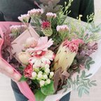 作品【母の日早割】ワイルドフラワー入り＊生花の花束スワッグ＊ドライになります　ウェディング　両親贈呈 結婚式  ウェルカムスペース ディスプレイ 誕生日 記念日 お祝い 還暦