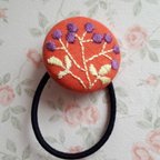 作品手刺繍のくるみボタン　バイオレット