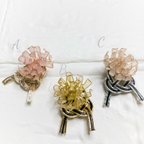 作品3色から選べる菊と水引ピアス,イヤリング　ディップアート