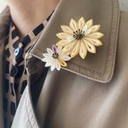 作品黄色と白い花のブローチ【つまみ細工/正絹】Yellow and white flower brooch