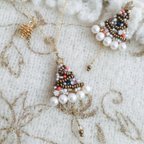 作品松ぼっくり 淡水パール ビーズ刺繍のクリスマスツリー ネックレス