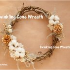 作品綿の実と松ぼっくりのキラキラリース Twinkling Cone Wreath（トゥインクリングコーン リース）W062