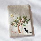 作品送料無料「月夜の赤い実の木と猫」手刺繍ブックカバー・文庫本サイズ