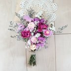 作品バラとと彩り小花のピンク系ドライフラワースワッグ 花束 ブーケ