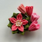作品剣桜とお花が可愛いブローチ　つまみ細工　大人はもちろん小中学生にもぴったり　インテリアにも　プレゼントにも　