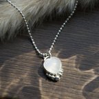 作品moonstone heart necklace