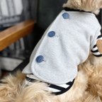 作品【Mサイズ】　犬服　ベスト　後ろ開き　ノースリーブ　タンクトップ　ワッフル　グレー　ボタン　デニム　春服　春物　おでかけ　おしゃれ　かわいい　ペットウェア　ドッグウェア